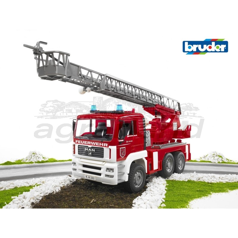 Bruder Feuerwehrleiterwagen mit befüllbarem Tank MAN