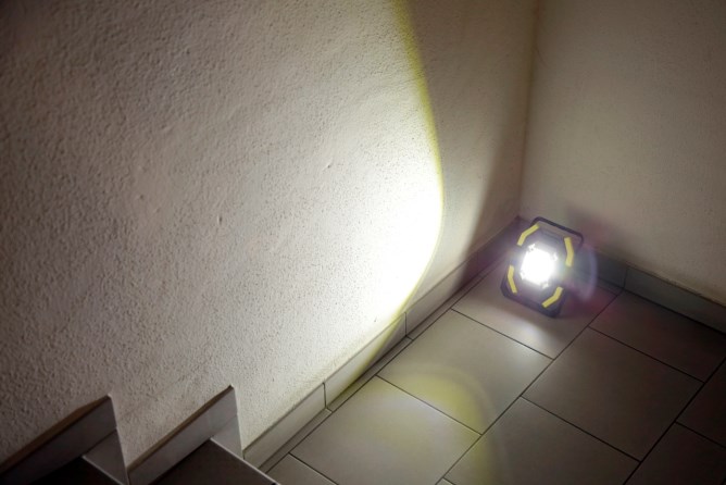 Mobiler LED-Akkustrahler WorkFire Pro 30