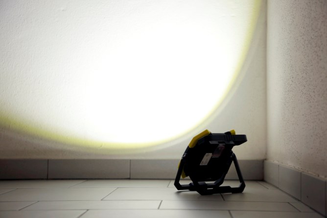 Mobiler LED-Akkustrahler WorkFire Pro 30
